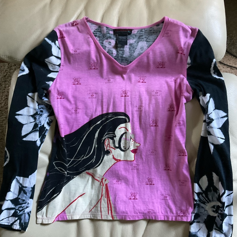 Long sleeve Y2K top.